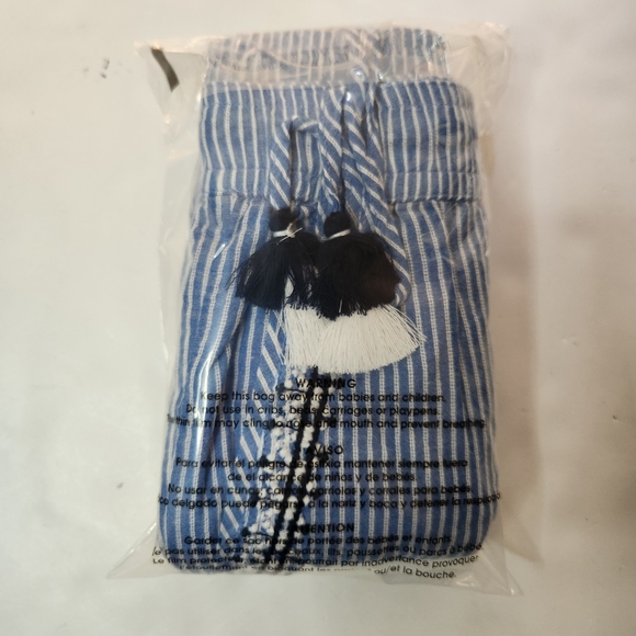 Vineyard Vines - Picture 13 of 13